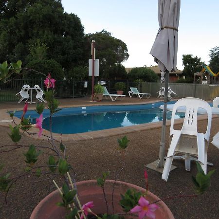 Bundaberg East Cabin And Tourist Park Exteriör bild
